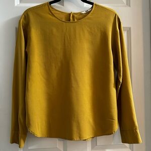 Uniqlo button back mustard yellow blouse women’s small